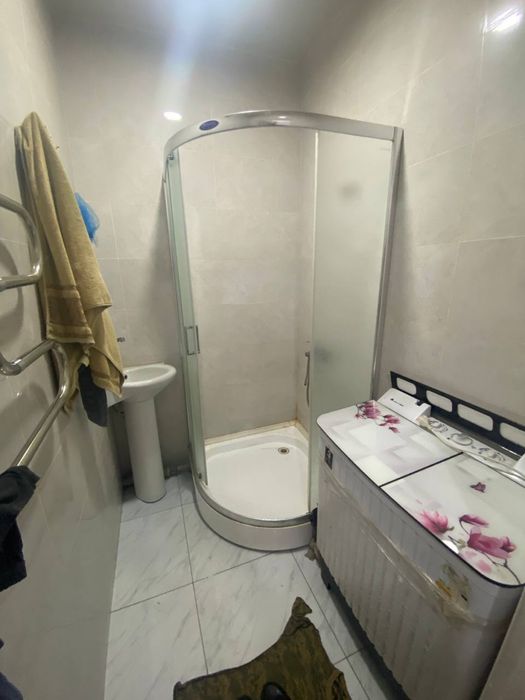 Yashnaobod Olmos maxala 1 ta kota honaga 2 bola kere oylik 600 mindan