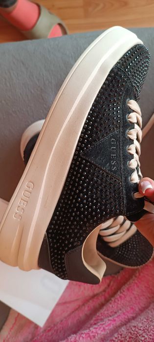Обувки Guess Elbina