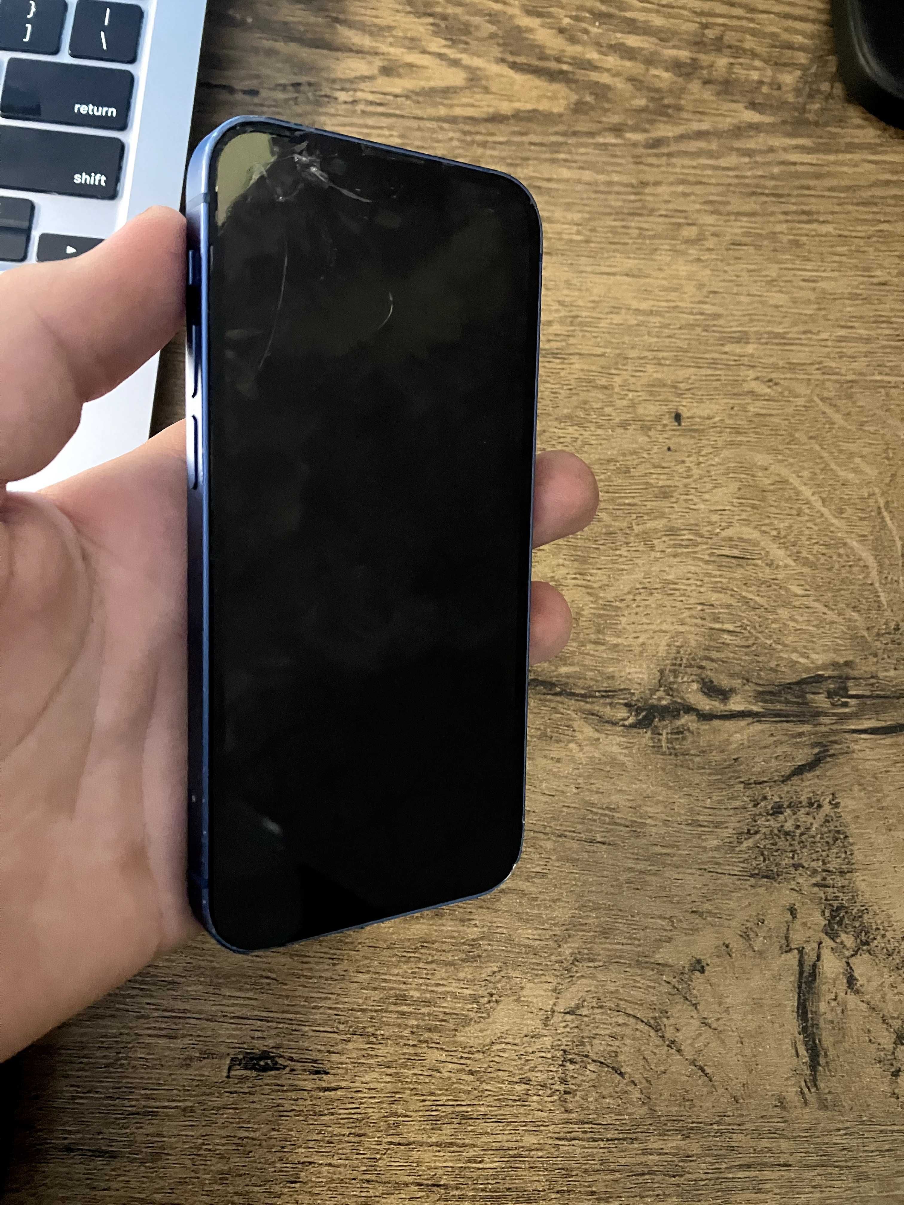 iPhone 13 Mini Blue счупен, без iCloud