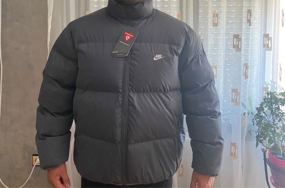 Чисто ново яке Nike.