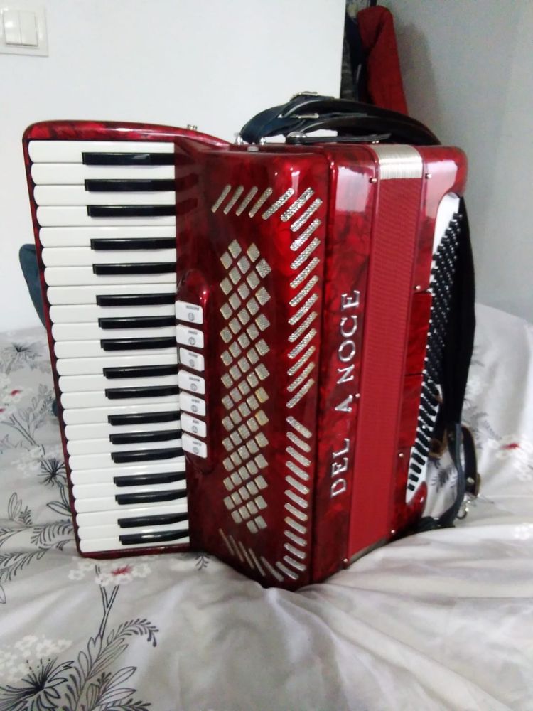 Vand acordeon Del a Noce