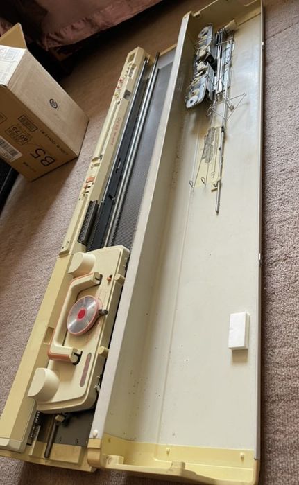 Вязальная машина 7 класс  Silver Reed SK 370