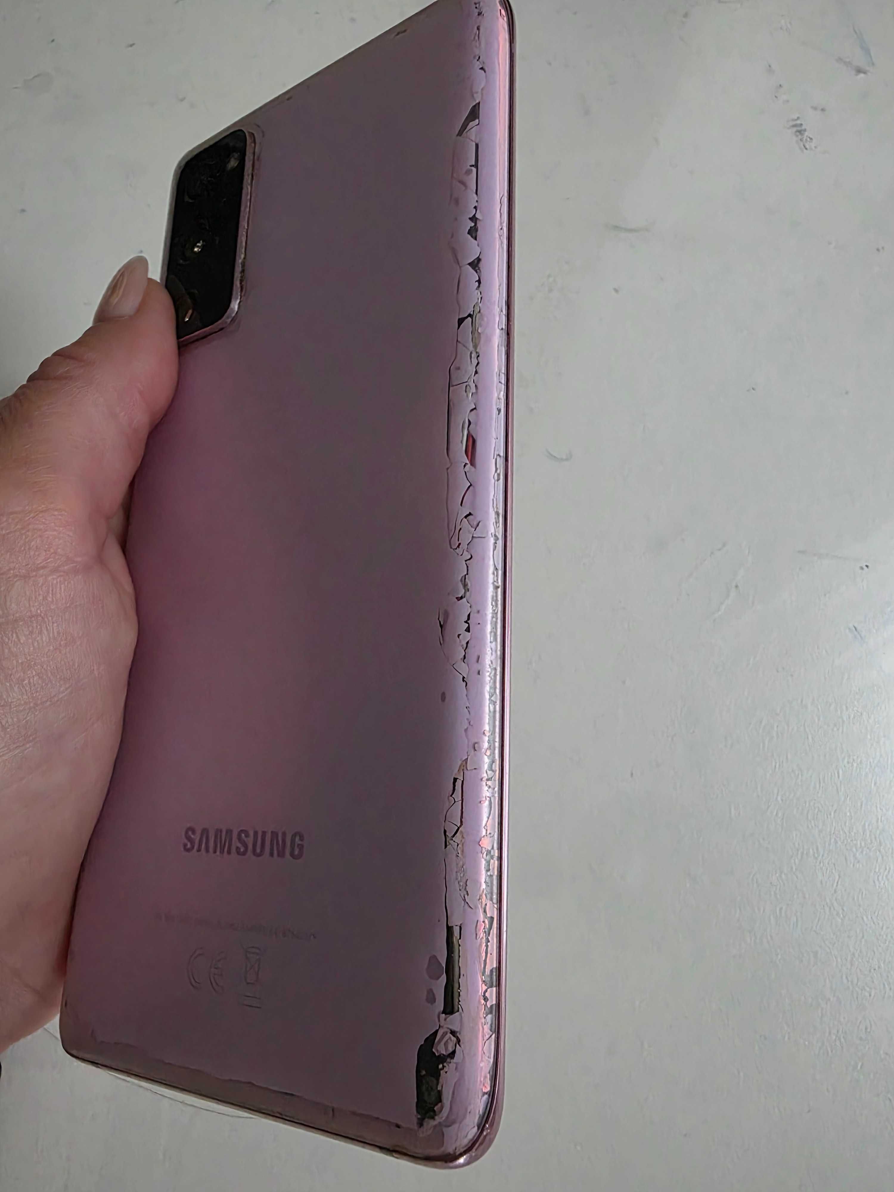 Продавам Samsung Galaxy S20 FE с леки забележки