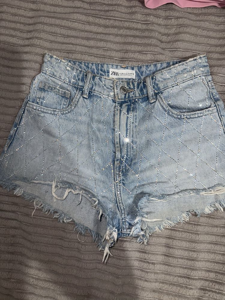 Къси дънкови панталони с камъчета от ZARA