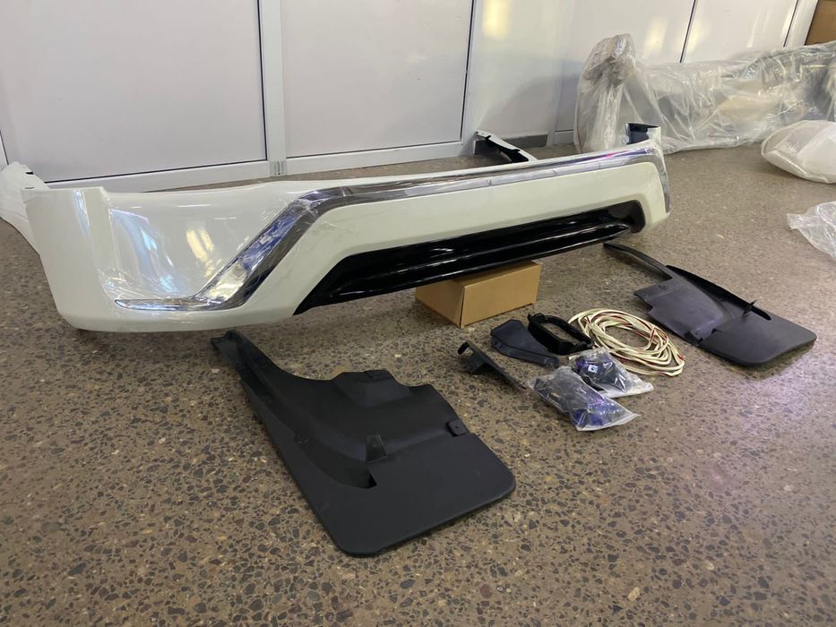 Накладка бампер комплект Toyota Land Cruiser 200