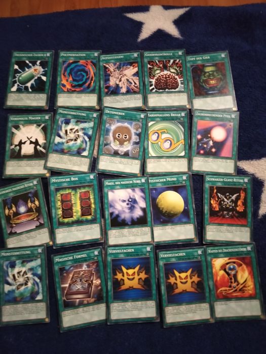 Lot 100 cărți Yugioh germană/italiană