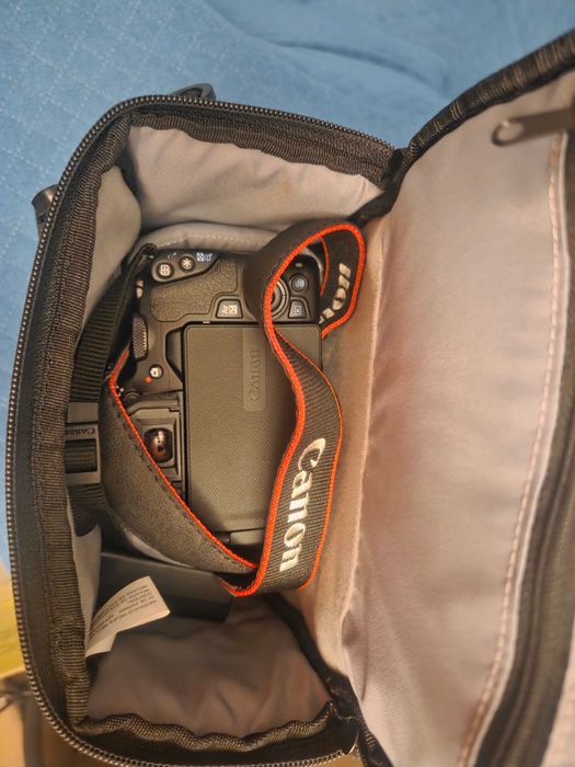 Canon EOS 250D + obiectiv 18-55mm + accesorii