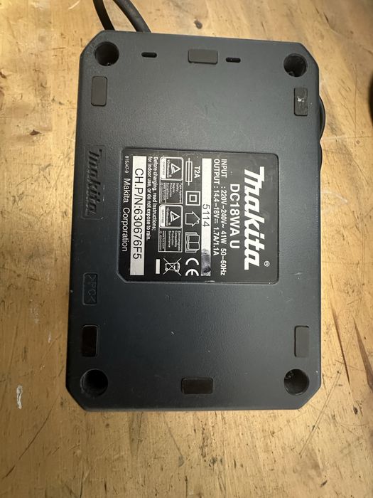 Incarcator makita dc18wa u