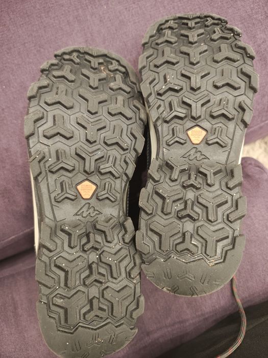 Vând ghete impermeabile Quechua măsura 37
