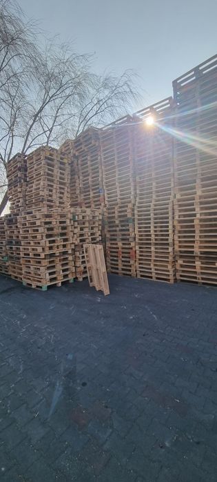 Vând paleti atipici pătrați