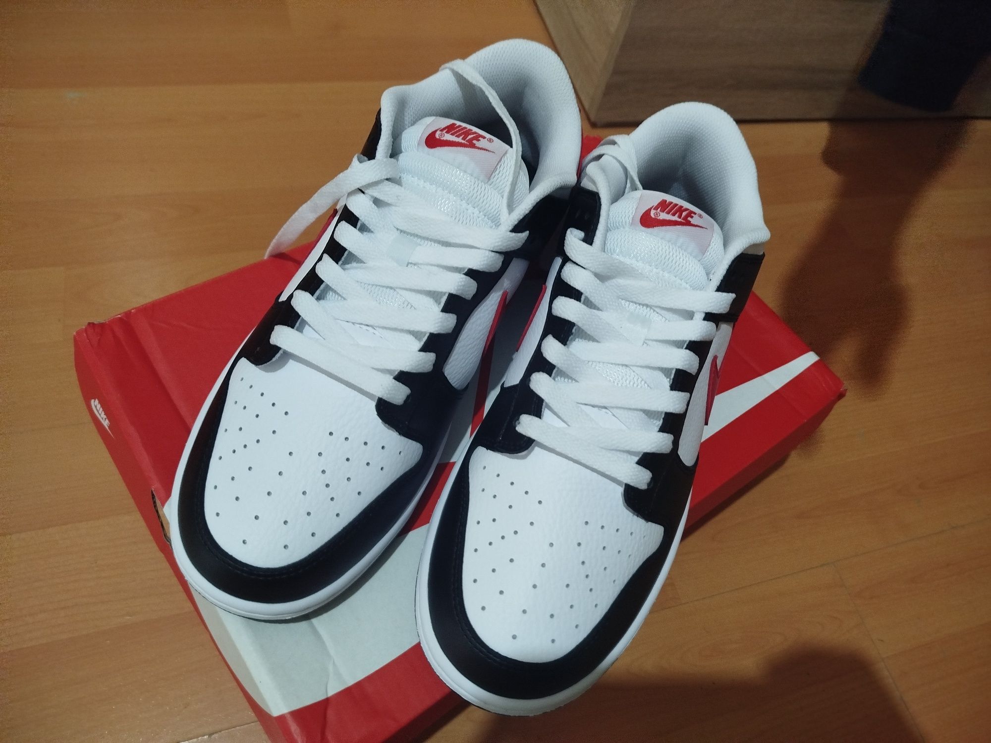 Nike dunk low retro red swoosh panda