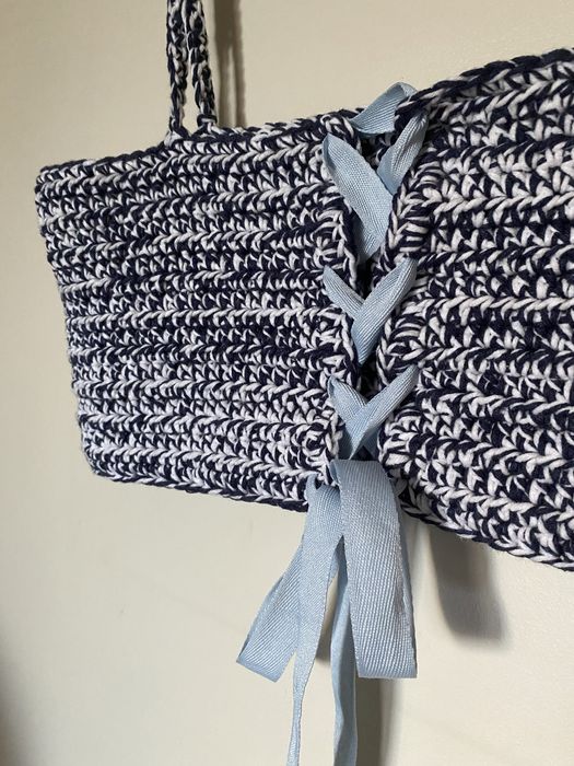 Top croșetat cu panglică