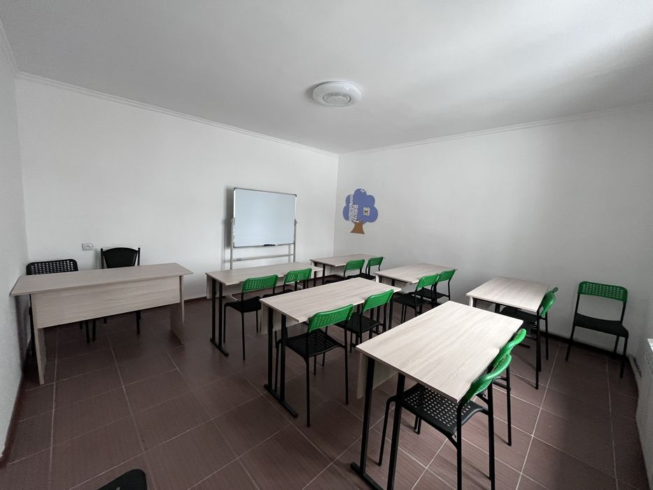 Продам парты и стулья почти новые