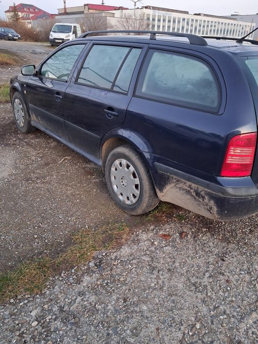 Skoda octavia  2003. 1.6 benzina