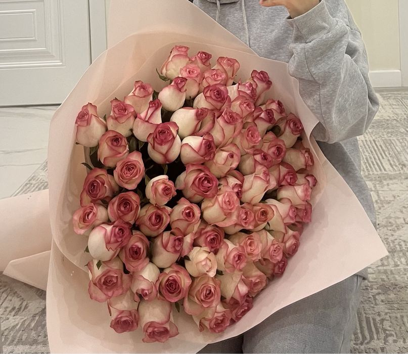 71 роза , метровые ,сегодняшние, красивые , подарили на др