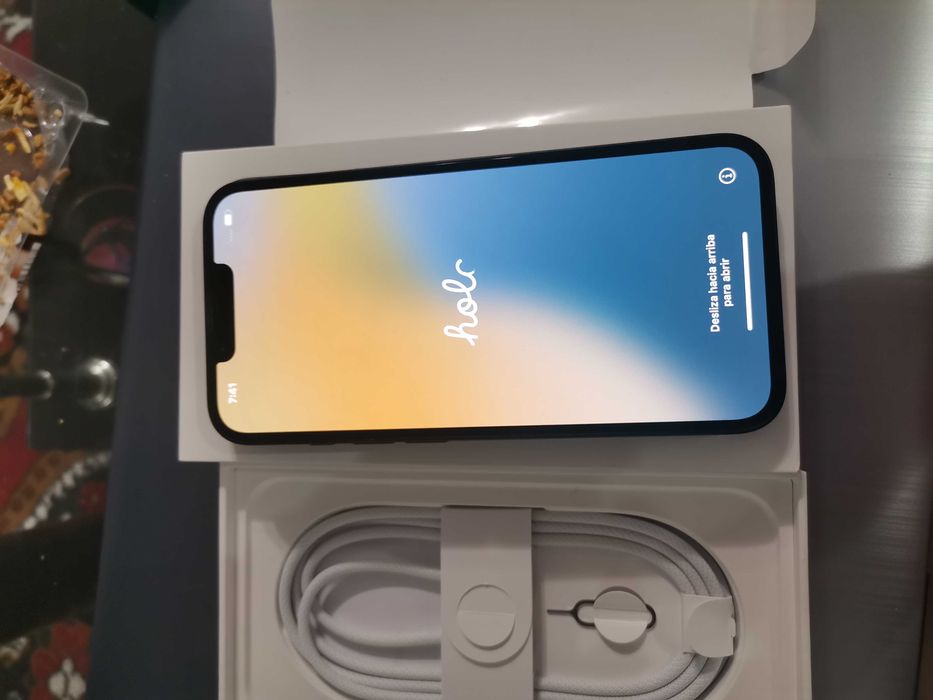 iPhone 16e чисто нов