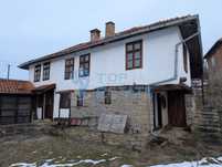 Двуетажна автентична къща в село Кисьовци, област Велико Търново
