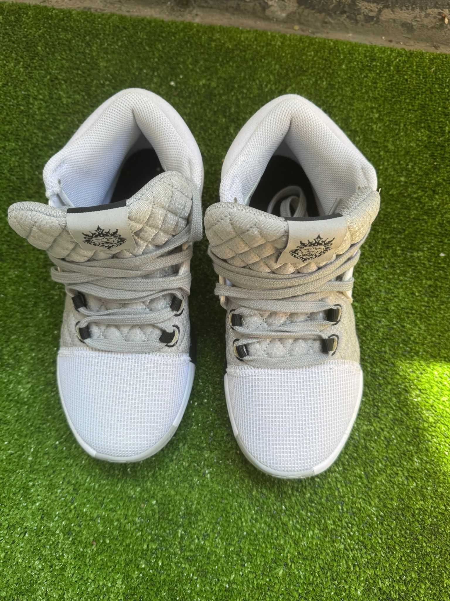 Обувки Nike LeBron
