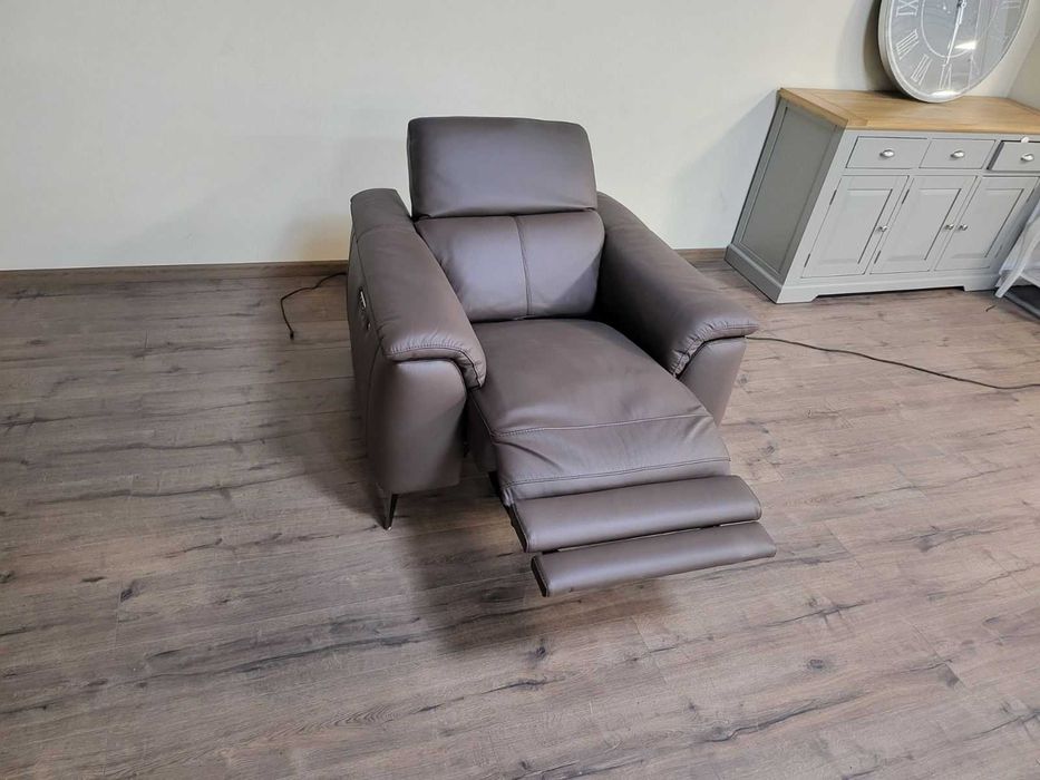 Кафяв кожен фотьойл с ел релакс механизъм и подгряваща функция