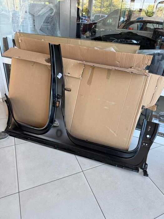Праг ляв за Audi Q3 номер 8U0809847