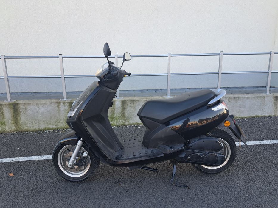 Scuter Peugeot Vivacity 3,  2T, 50cm3. Carte+talon