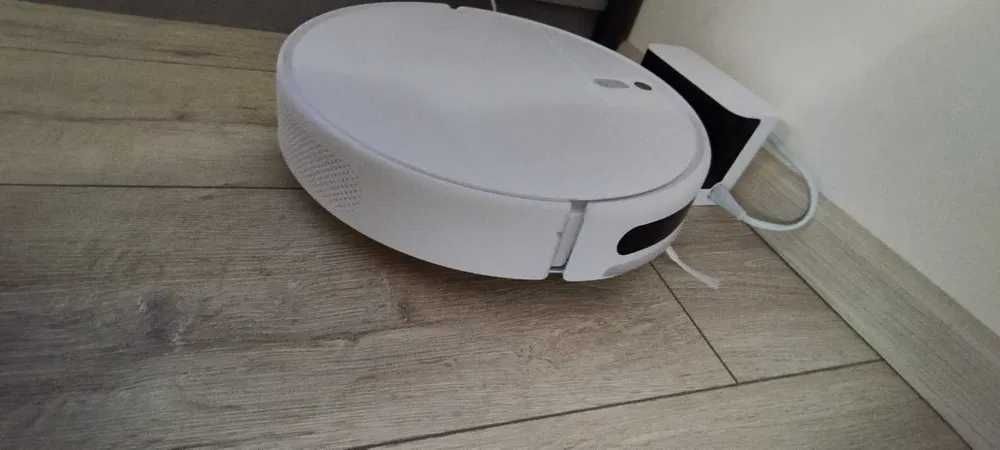 Продавам - Робот за чистене Xiaomi Mi Robot Vacuum-Mop 2 Lite.