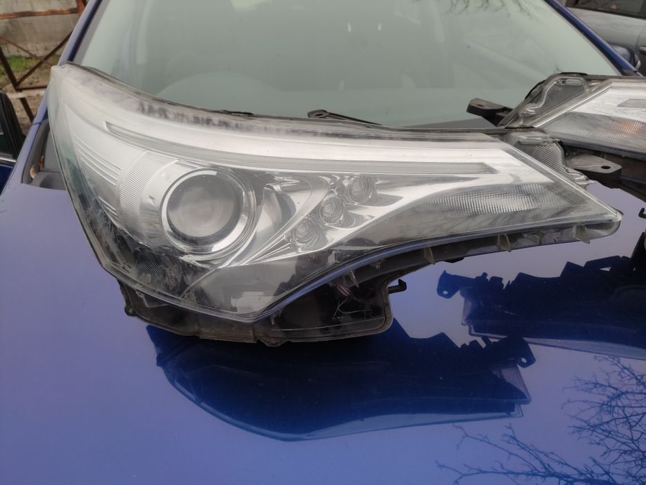 Фарове за Toyota Avensis T27