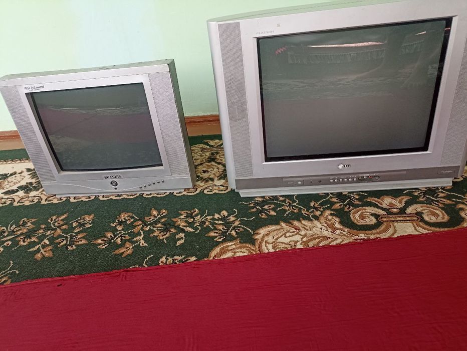 Televizorlar sotiladi 2 ta