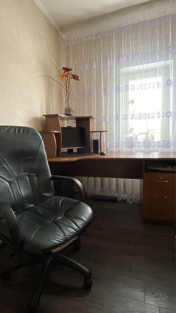 Продам стол компьютерный