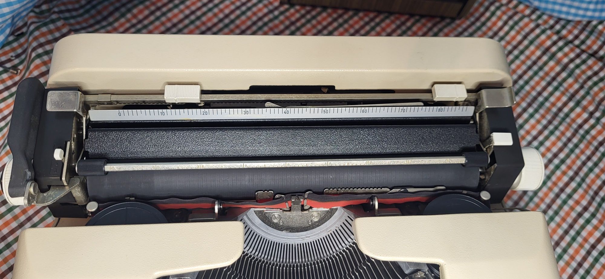 Пишеща машина Olivetti Lettera 35