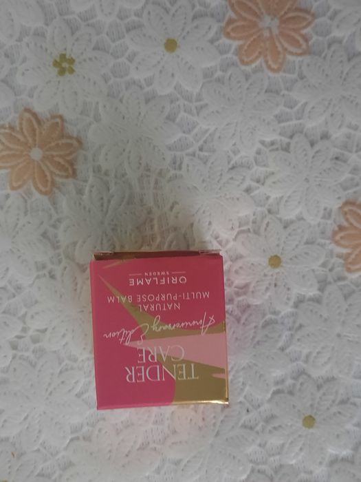 Vând produse cosmetice