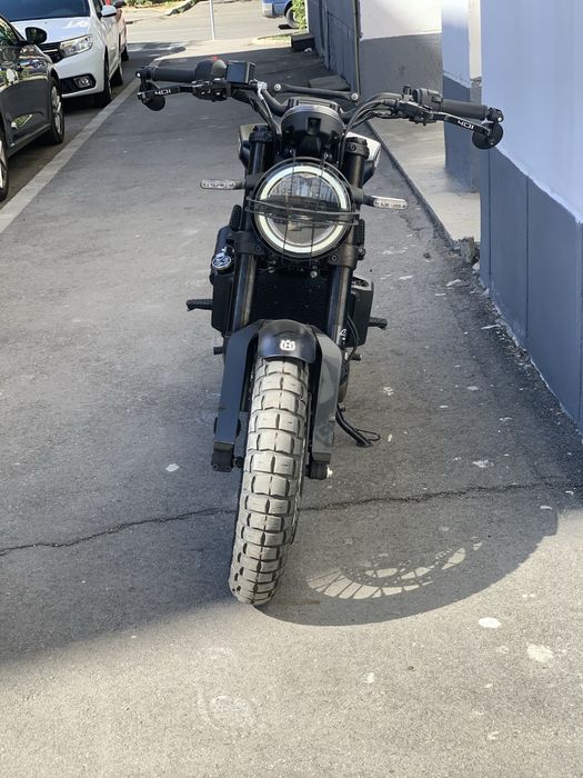 Husqvarna Svartpilen 401