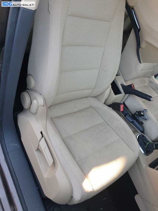 Interior Textil 7 Locuri cu Incalzire Scaun Scaune Fata Stanga Dreapta si Banchete cu Spatar 7 Locuri Volkswagen Touran 1T3 2010 - 2015 [C8096] (necesita cosmetizare, nu e rupt, jumulit, are doar pete)