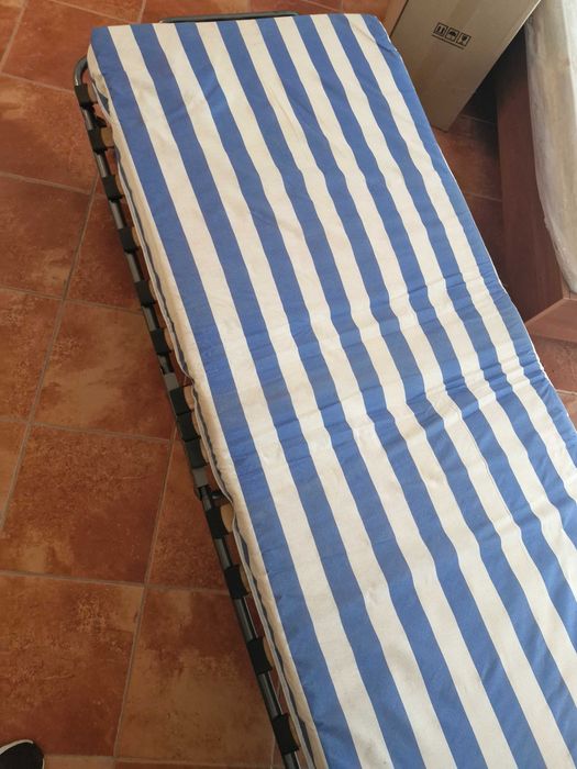 Продава се сгъваемо походно легло