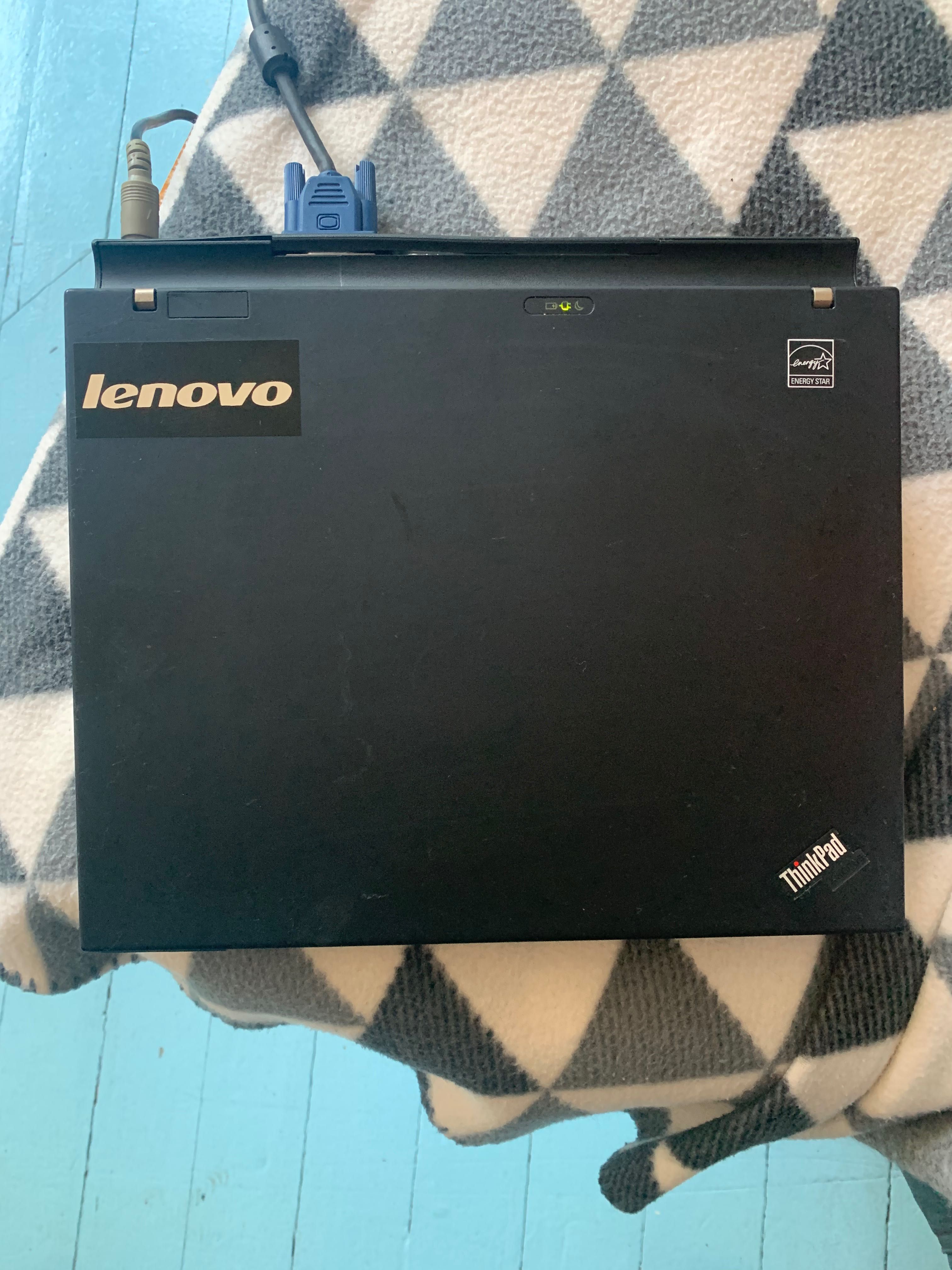 Лаптоп Lenovo Thinkpad X61 Core2duo 2GB RAM 120 HDD