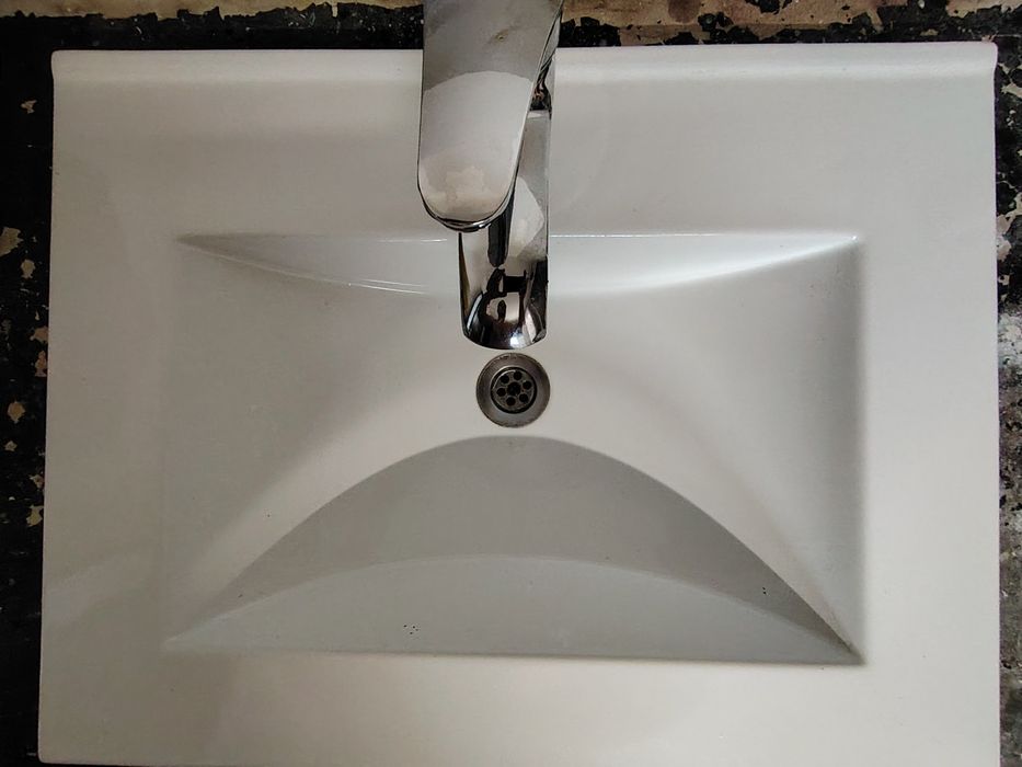 Lavoar ceramic. Chiuveta baie de 60 cm