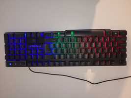 Tastatura gaming cu sistem de iluminare RGB