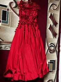 Шикарное красное платье на вечер