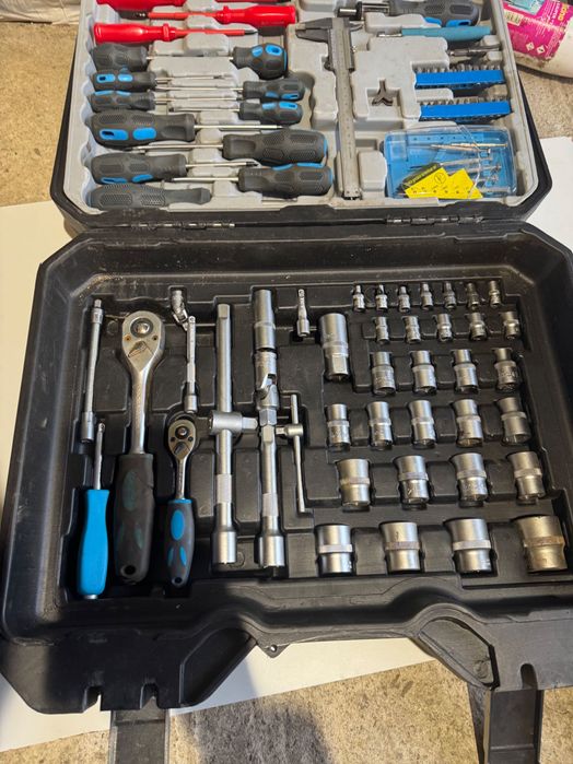 Valiza set scule
