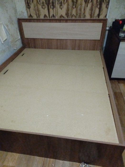 Продам 2 х спальную кровать 15000