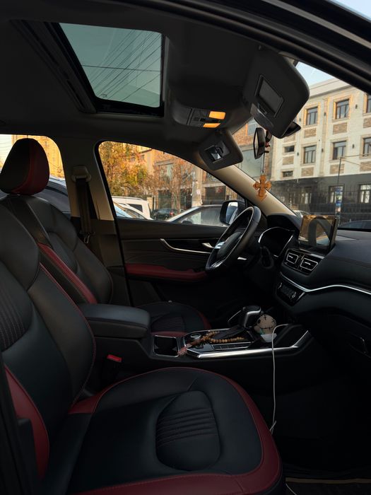 кроссовер Bestune T33