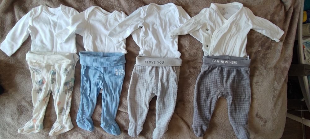 Vând lot haine bebeluși (45 piese), mărimea 56