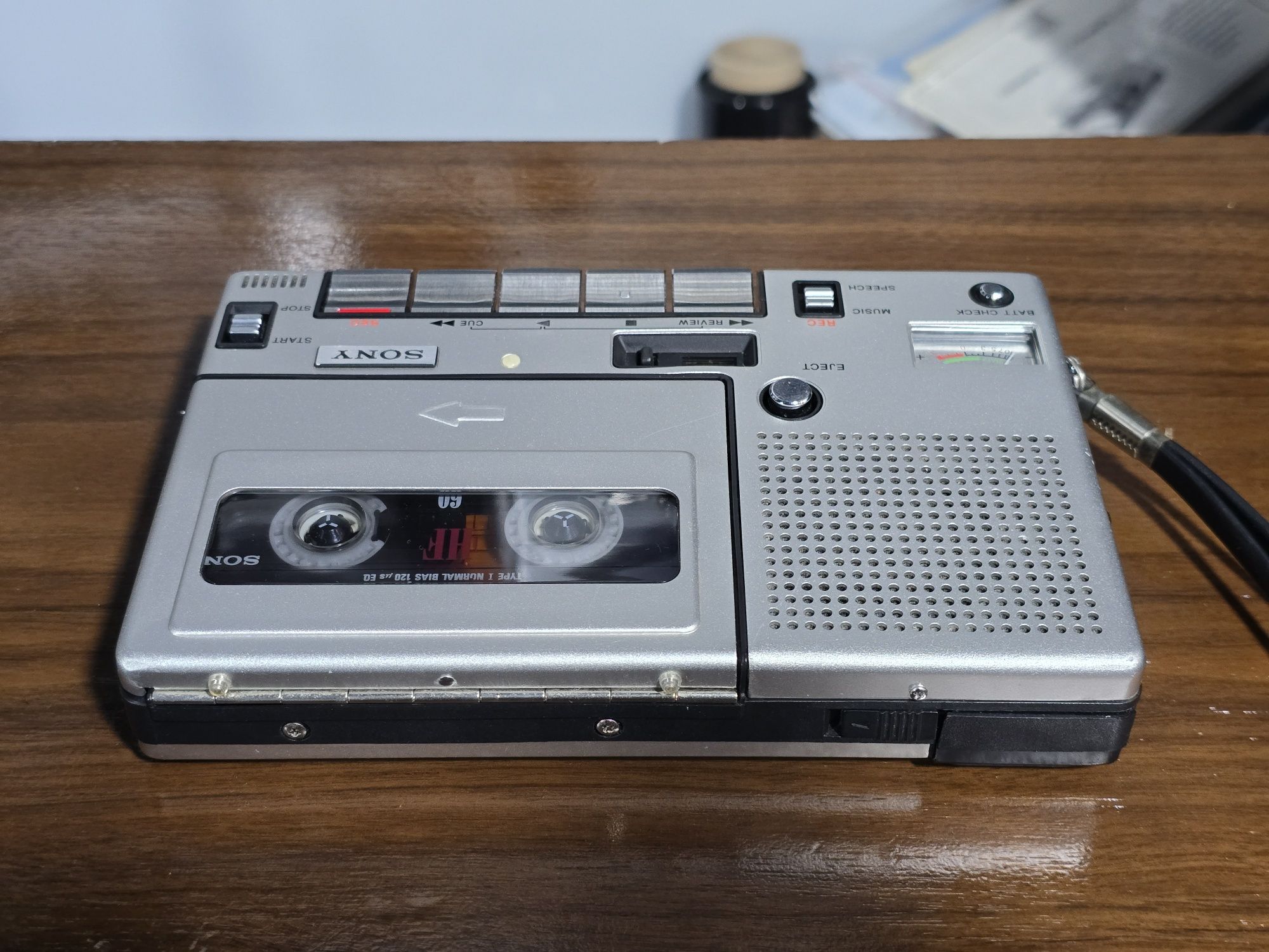 SONY TC-150, Casetofon recorder portabil retro argintiu, full metal