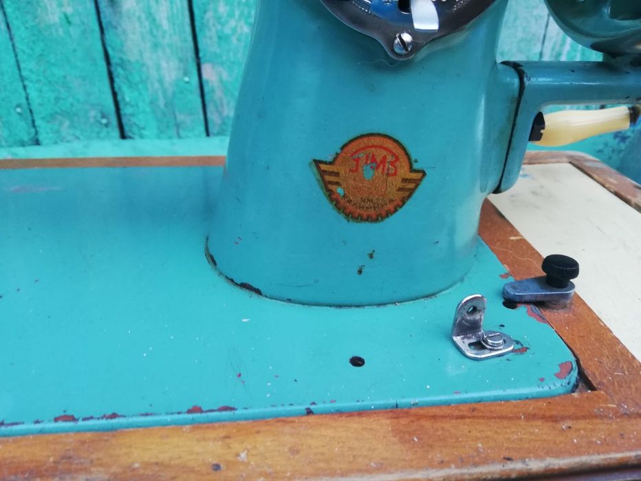 Продам швейную машину