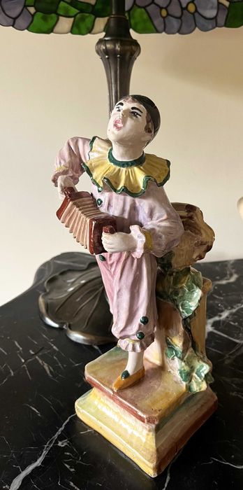 Superba statueta -Arlechin cu acordeon-majolica-Franta