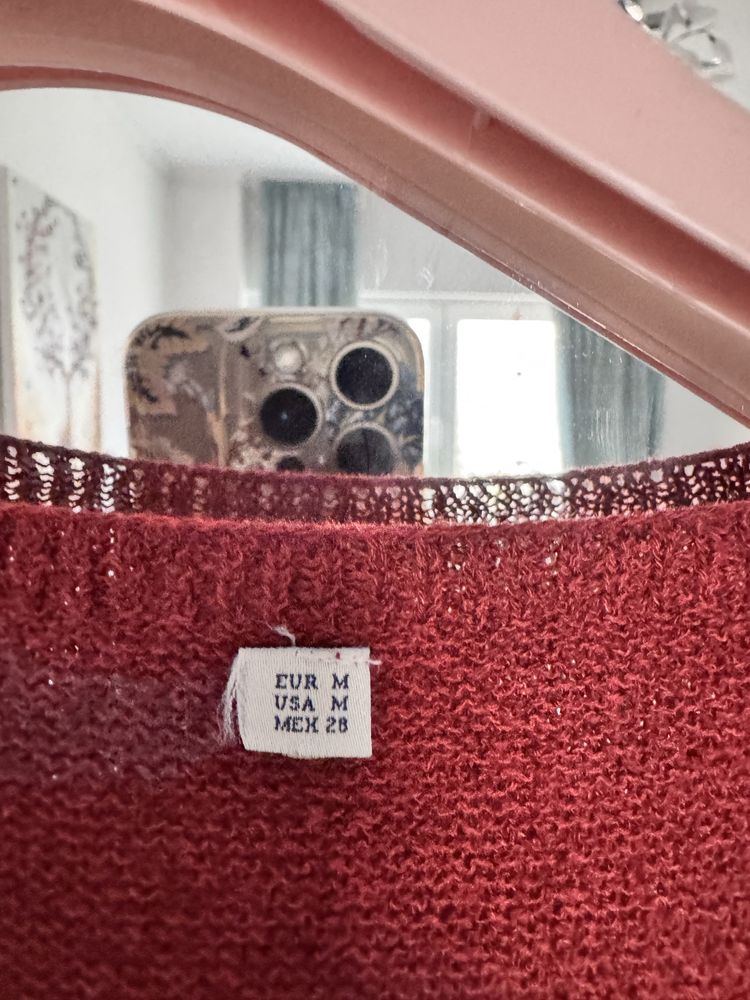 Rochita cu maneci decupate din tricot