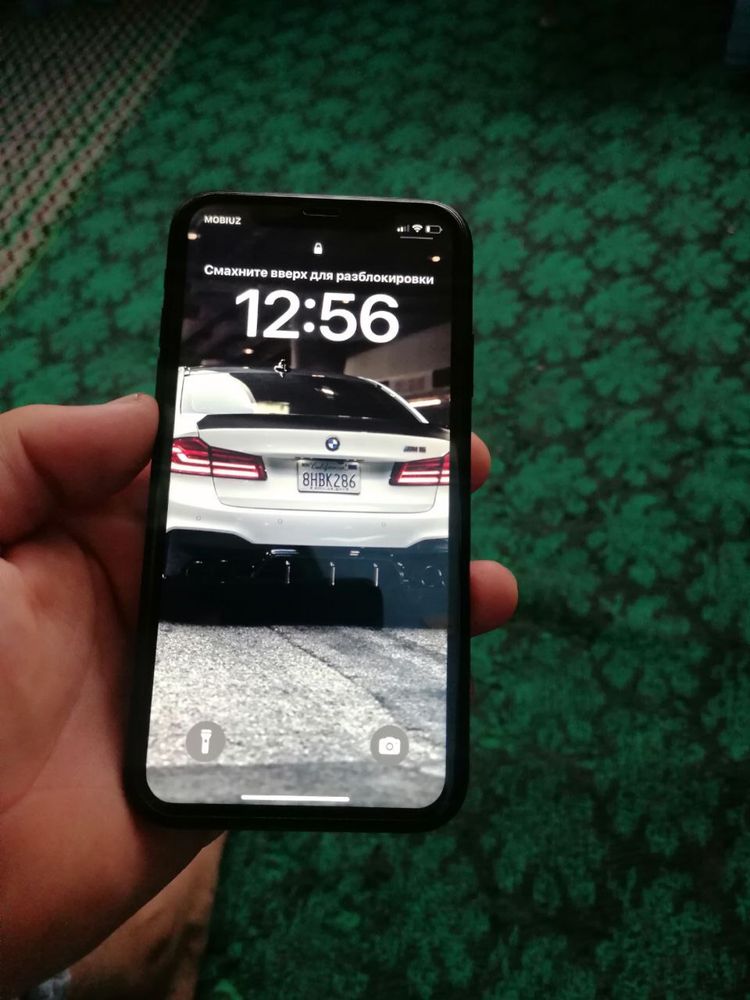 Iphone xr 64 gb.