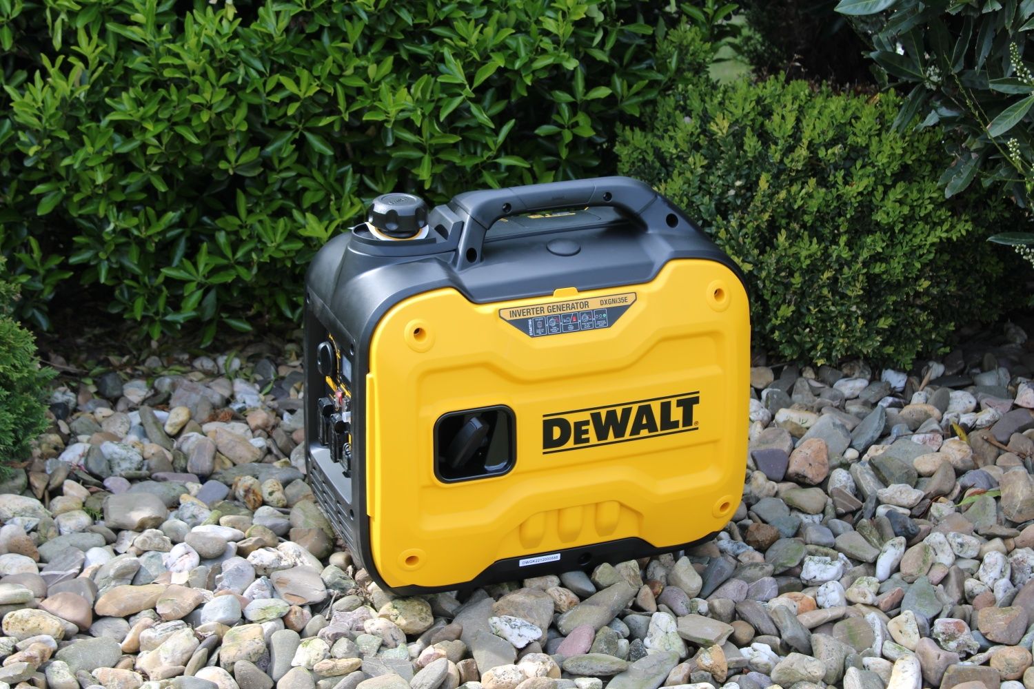 Инвенторен бензинов генератор DeWalt DXGNI20E, 2000 W, 230V