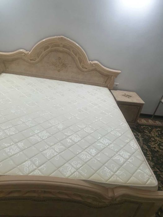 Кровать с матрасом