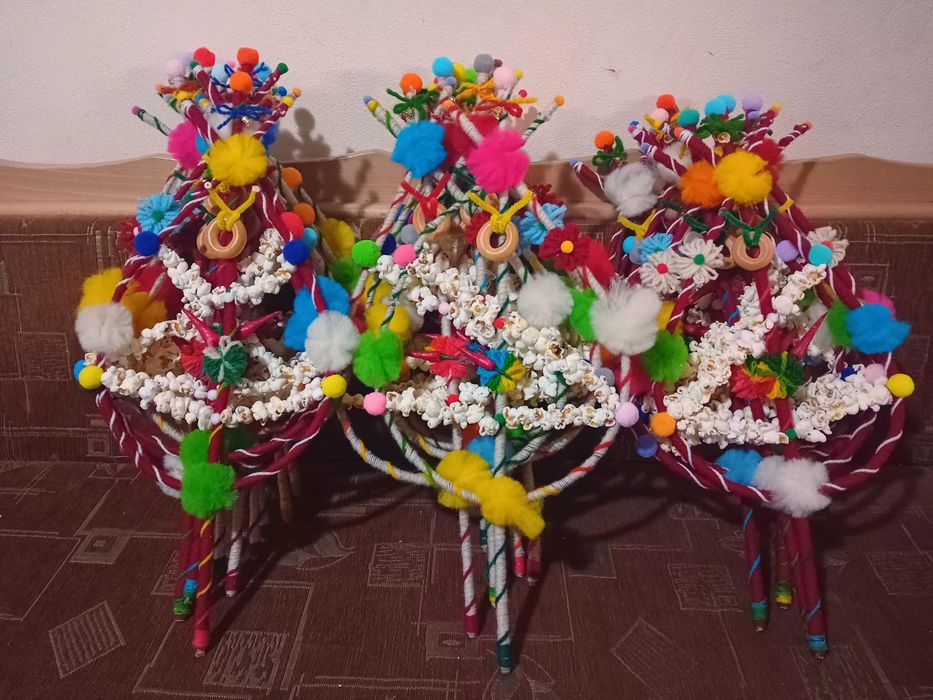 Традиционни сурвачки от дрян.